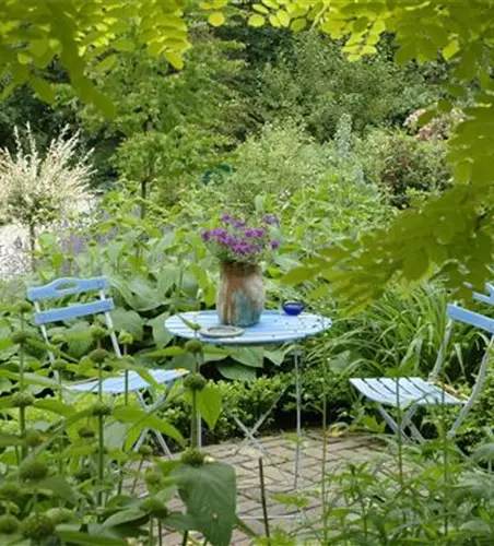Der Landhausgarten besitzt rustikal-romantischen Charme